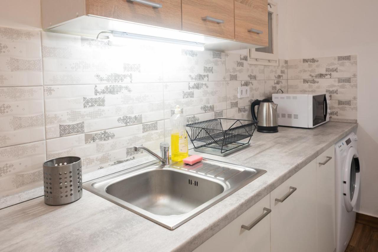 Cozy & Quiet Apartment Near Kiraly Street Free Parking, Ac, Perfect For 4 Guests! Budapest Bagian luar foto