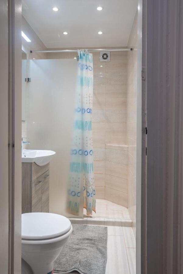 Cozy & Quiet Apartment Near Kiraly Street Free Parking, Ac, Perfect For 4 Guests! Budapest Bagian luar foto