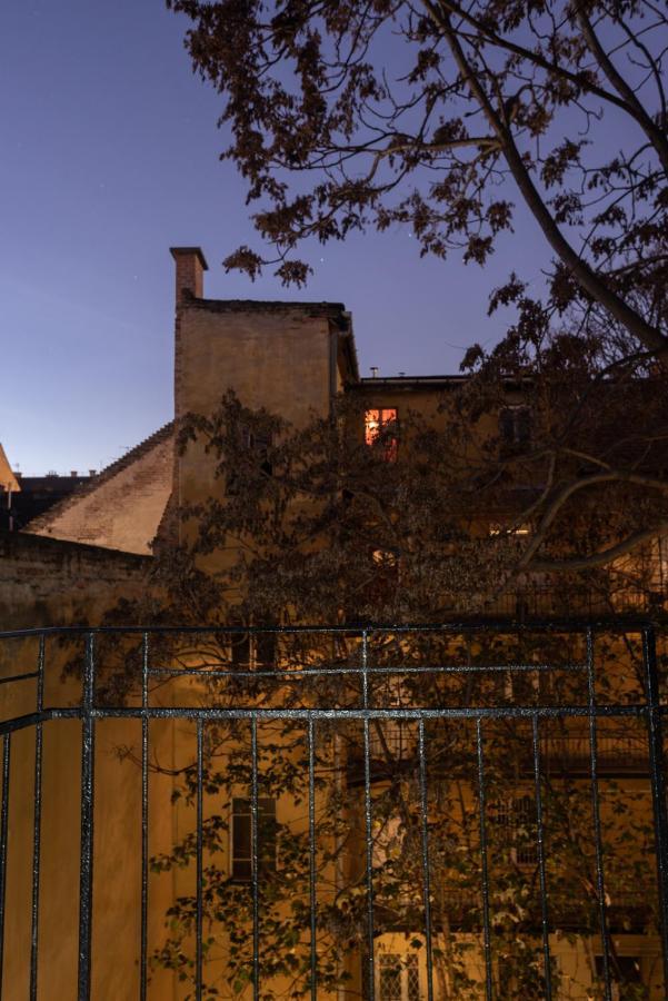 Cozy & Quiet Apartment Near Kiraly Street Free Parking, Ac, Perfect For 4 Guests! Budapest Bagian luar foto
