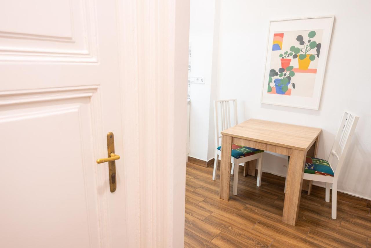 Cozy & Quiet Apartment Near Kiraly Street Free Parking, Ac, Perfect For 4 Guests! Budapest Bagian luar foto