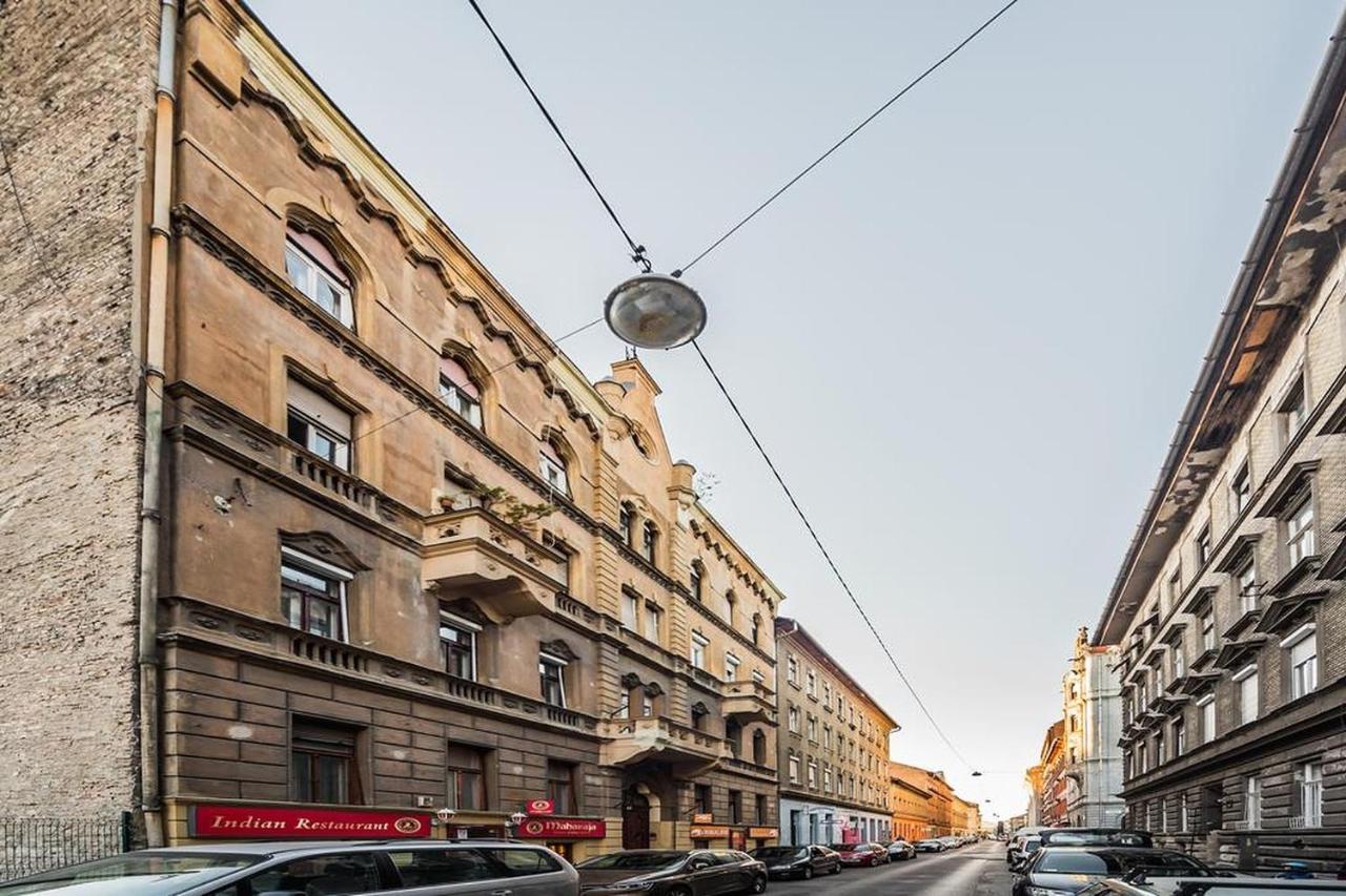 Cozy & Quiet Apartment Near Kiraly Street Free Parking, Ac, Perfect For 4 Guests! Budapest Bagian luar foto